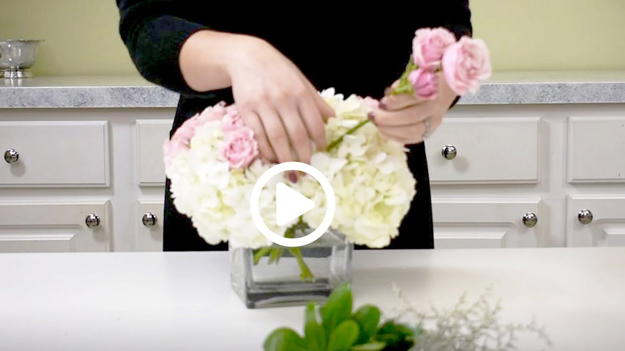 how to make a simple hydrangea centerpiece