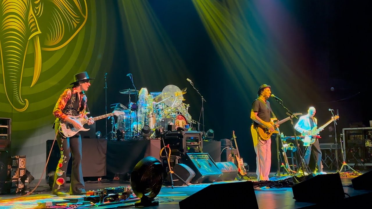 Watch BEAT (King Crimson) - Sleepless • 2024-12-08 • Kings Theatre, Brooklyn, NY • 4K on YouTube Watch BEAT (King Crimson) - Sleepless • 2024-12-08 • Kings Theatre, Brooklyn, NY • 4K on YouTube