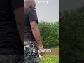 Un hombre rescate a una personas atrapada en su coche en las graves inundaciones de Atlanta