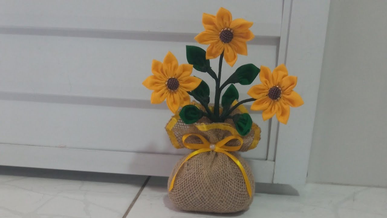 Peso de porta girassol de fuxico