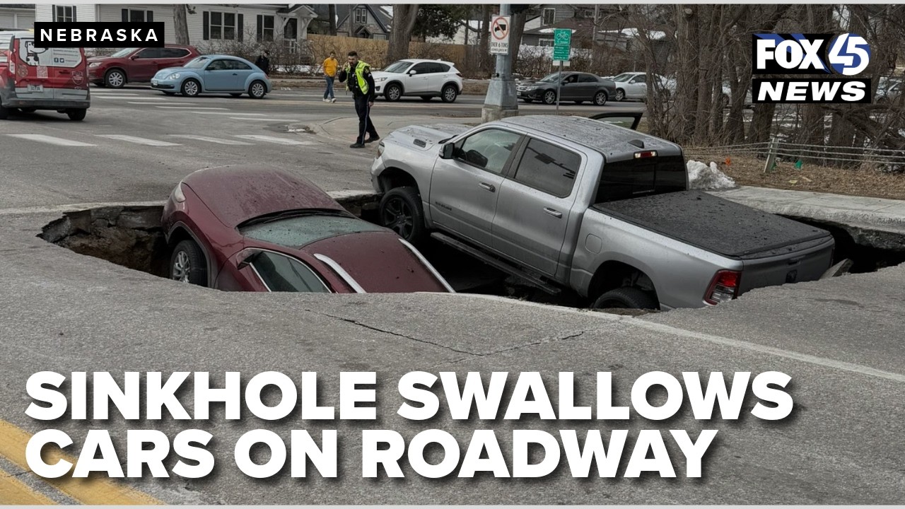 Sudden sinkhole devours cars