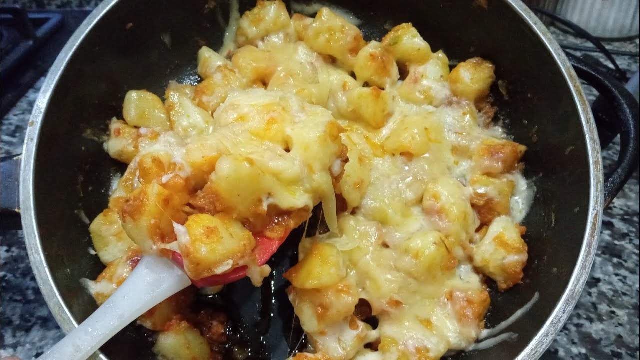 عندك زوج حبات بطاطا و حبة بصلة  ا دخل عندي  تشوف شاغادي ندير بيهم هاد الأكلة ادمان حصلت روحي بيها