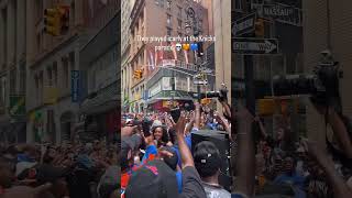 Knicks fans singing ICarly theme song #knicksfans #parade #newyorkknicks #icarly #nickelodeon