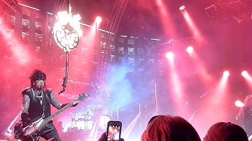 Motley Crue "In The Beginning/Shout At The Devil" St.Paul,Mn 8/5/15 HD