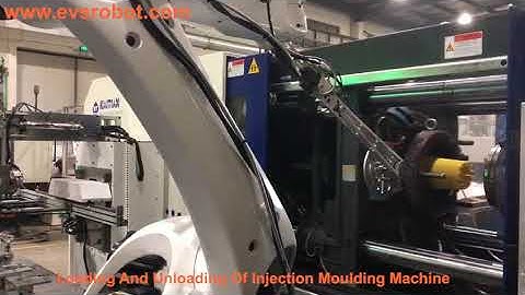 robot SYR010  Loading and unloading of injection moulding machine 3
