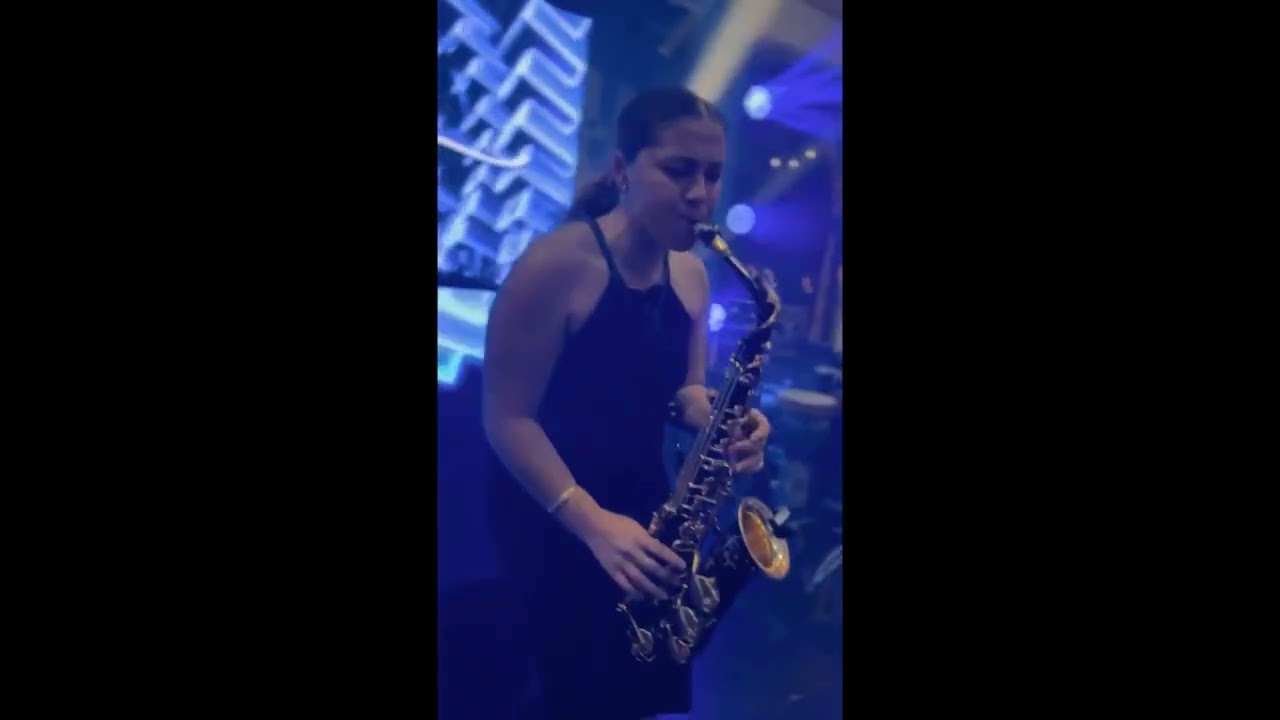 Lorren wedding saxophonist performing live for an event in Los Angeles