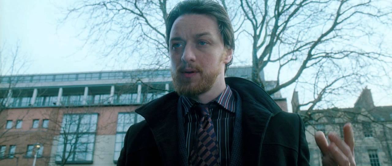 Брюс Робертсон идёт на работу