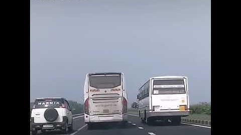GSRTC VOLVO OVERTAKE GSRTC DELUEX EXPREES IN AHMDBHAD SURAT HIGHWAY #gsrtc #gsrtcvolvo