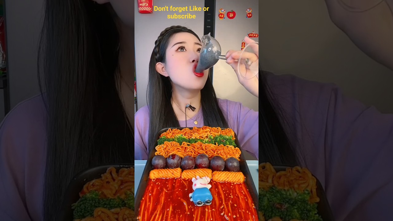 Chia seed drink + fiery noodles=perfect spicy combo! 🔥🥵 Kya aap try karoge 