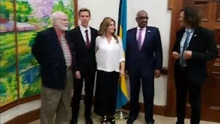 Shania Twain meeting Perry Christie the Prime Minister of the Bahamas - Dec 6, 2017