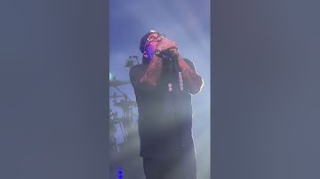 Aaron Lewis dedicates “Something to Remind You” to Charlie Kirk on 09/11/2025.