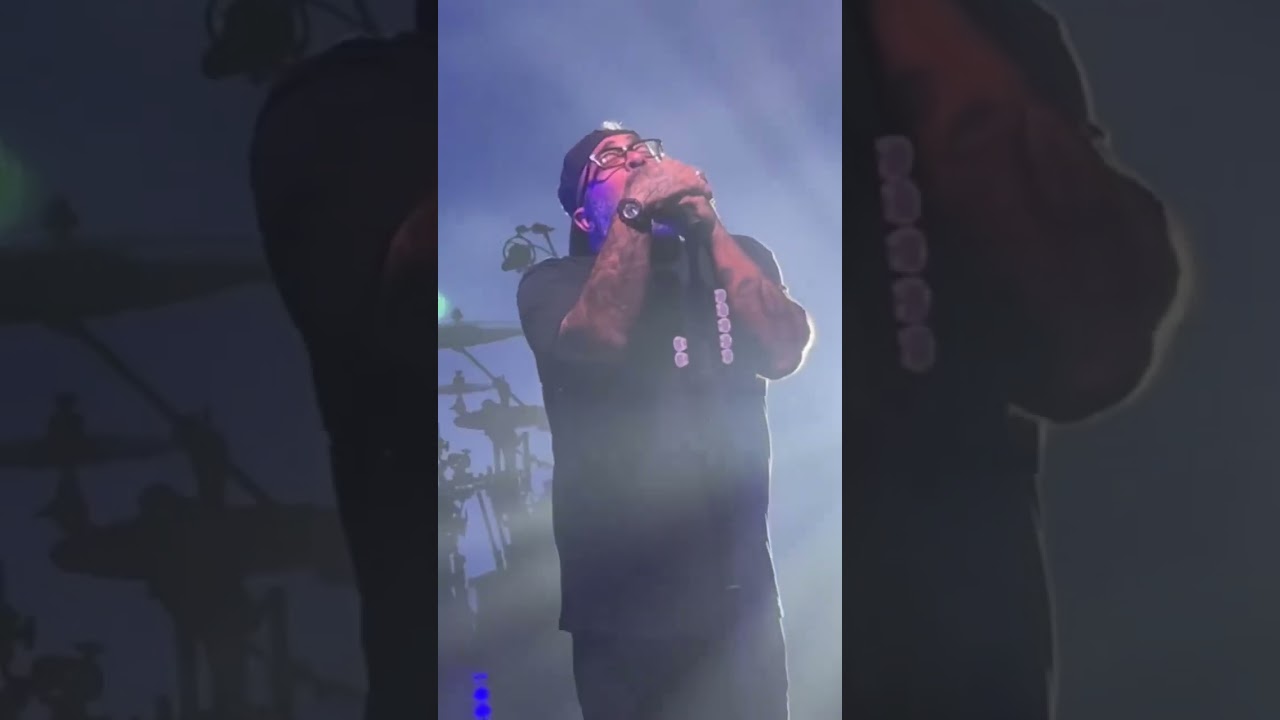 Aaron Lewis dedicates “Something to Remind You” to Charlie Kirk on 09/11/2025.