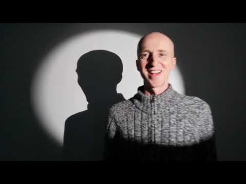 34 How to make a hand shadow gorilla