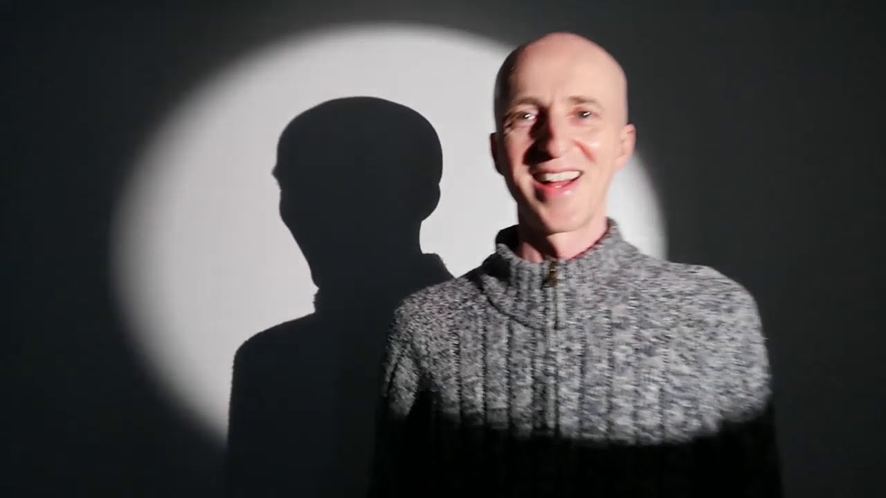 34 How to make a hand shadow gorilla