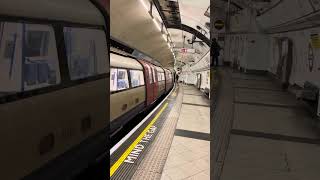 “Mind the gap” London Underground The Tube famous voice 🇬🇧🏴󠁧󠁢󠁥󠁮󠁧󠁿😍