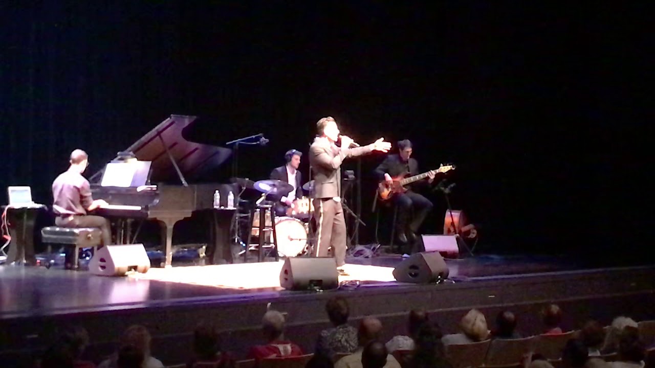 Chris Mann raps and sings Hamilton medley (live)