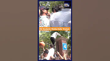 DU Students Led By Ronak Khatri Hold Matka Rally Demanding Clean Drinking Water On Campus News9 