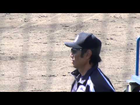 20140221　練習に睨みをきかせる佐伯監督　＠読谷