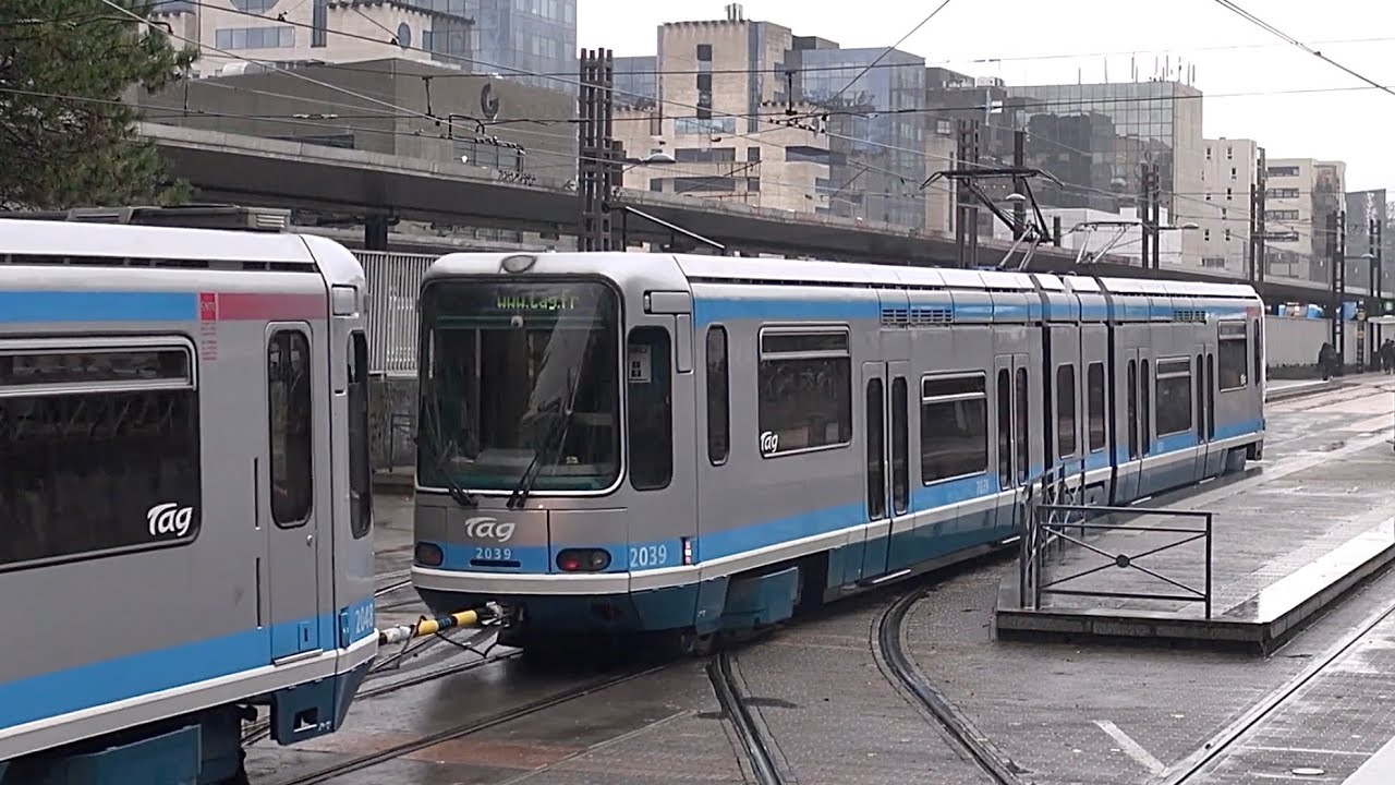 Remorquage d’un tramway HS à Grenoble