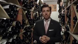 Mathieu Vanneste presents the wines at the 3 Michelin star restaurant Hof Van Cleve