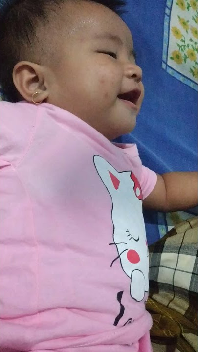 Bayi ketawa lucu