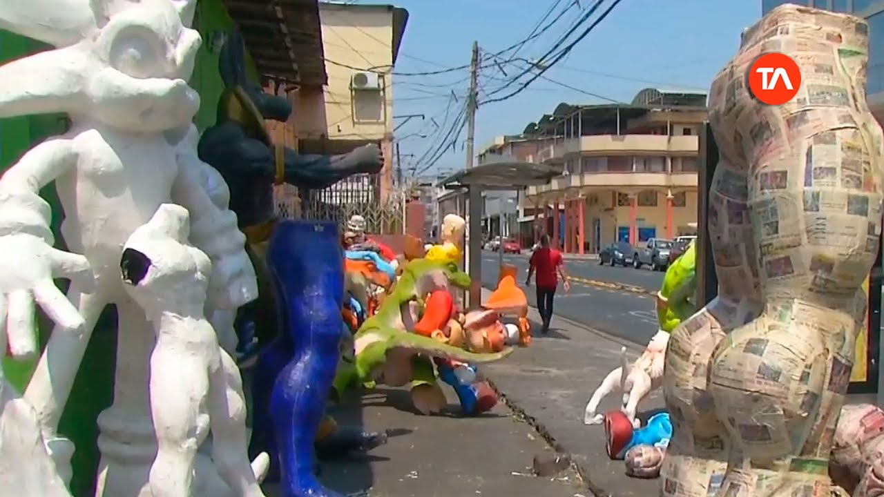 En la calle 6 de marzo en Guayaquil ya se exhiben los monigotes
