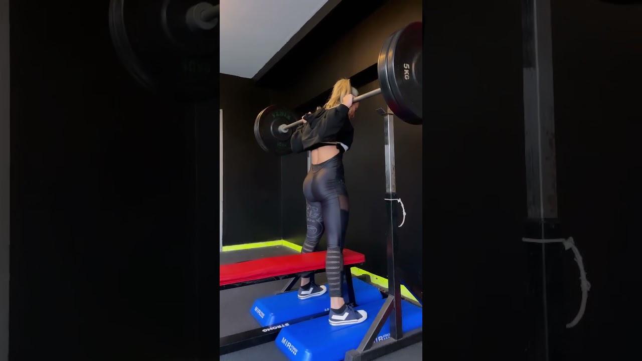 Sol Perez metiendole sentadillas letales