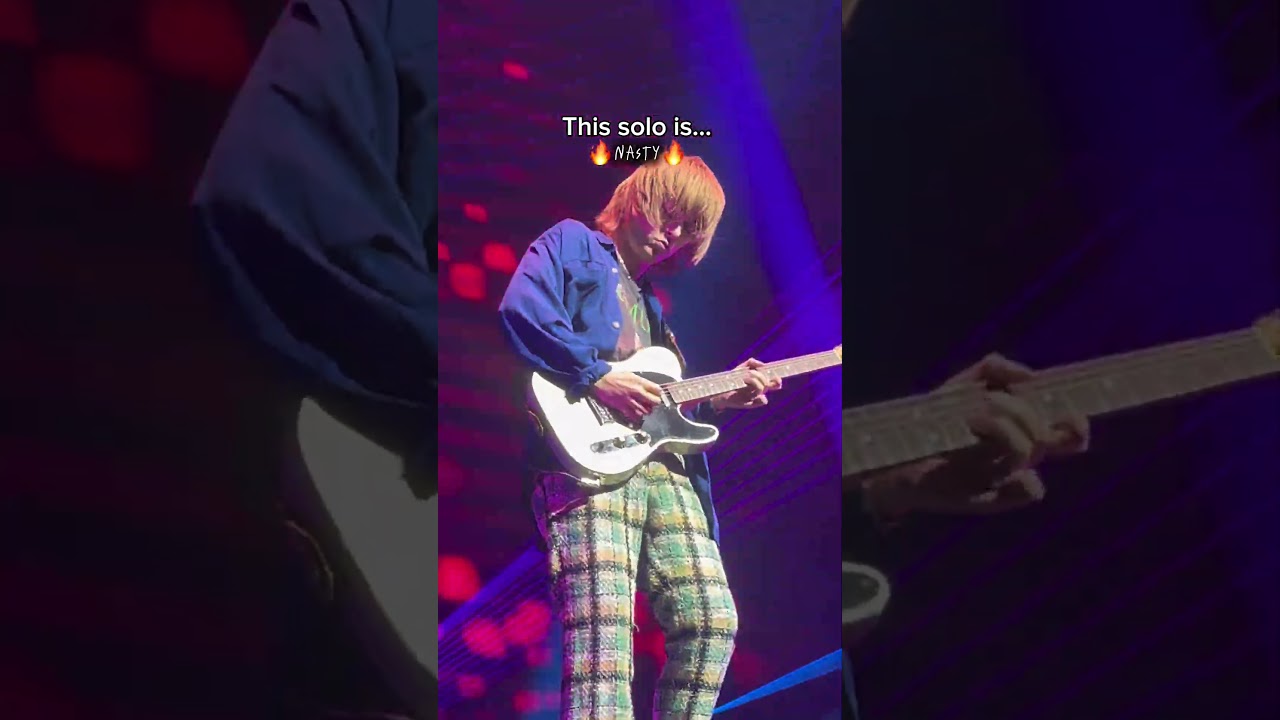 We love watching Toru get NASTY on the guitar #ONEOKROCK #DETOXTOUR