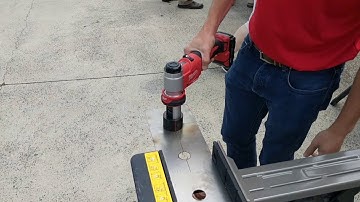 Milwaukee FORCELOGIC M18 6T Knockout Tool