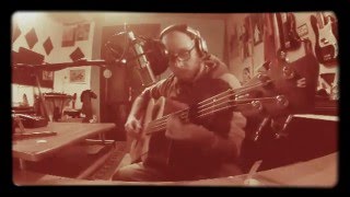 Video thumbnail of "Cantautori & Basso Acustico - 4 MARZO 1943 - Matt Collesano - warwick alien"