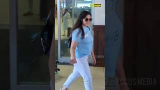 എജജത ലകകൽ നട മന കചച എയർപർടടൽ എതതയപപൾ Actress Meena At Kochi Airport