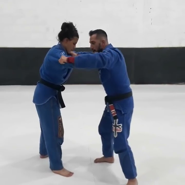 Queda rápido possível para vários estilos de artes marciais