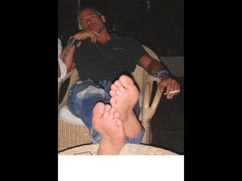 Eros Ramazzotti feet & soles