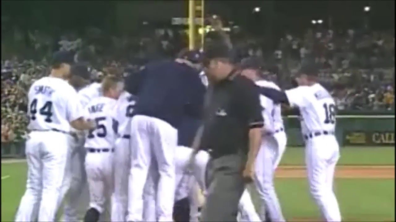 ARI@DET: Munson belts mammoth walk-off homer to center