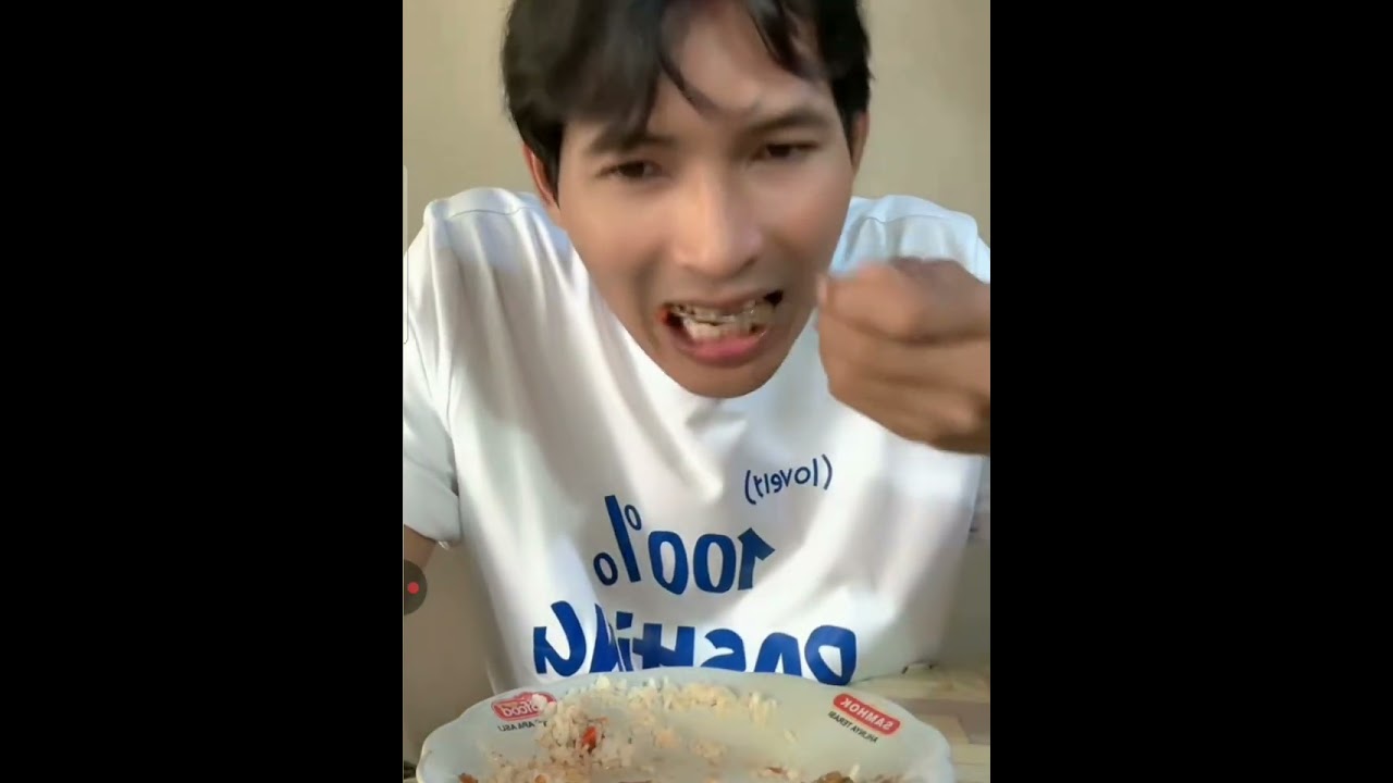 Арья получает карму за текст песни о зубной боли.