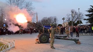 İstanbul'da Ramazan’ın İlk İftar Topu Sultanahmet Meydanı’nda Atıldı