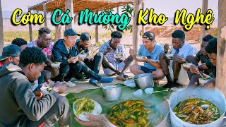 Team Huyền Thoại || Bữa Cơm Cá Mương Kho Nghệ Đậm Chất Việt Nam Tại Quang Linh Farm