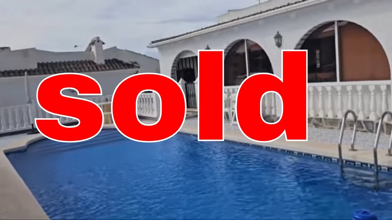 Впечатляющий дизайн виллы: вдвое больше жилой площади. Артикул: CAA1877. Цена: 224 995 евро.