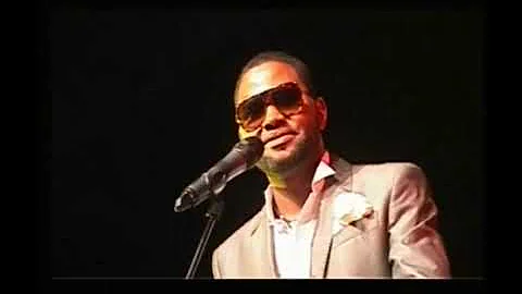 Ferre Gola interprète la chanson Rendez vous manquer de Werrason (concert lipanda 2010)