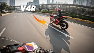 Double Ducati Panigale V4 