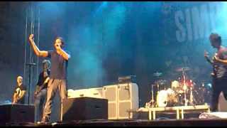 Simple Plan - Addicted (Live @I-Day 2011)