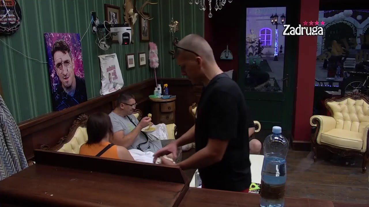 Zadruga 4 - Kraljevski tretman: Kristijan masira Miljanu - 22.09.2020.