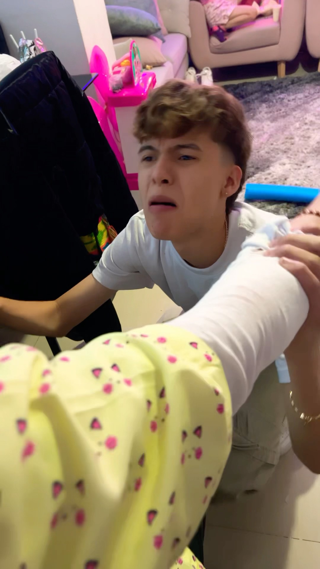 MI ABUELA ME DEFIENDE DE MI MAMÁ #humor #shortviral #comedia
