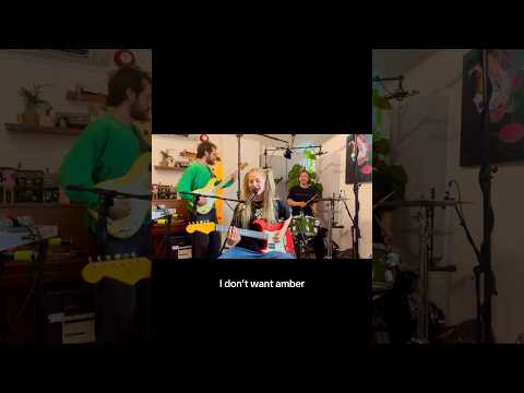 quick amber jam with my friendsss it’s what it’s all about 🏃🏼‍♀️🧡💙 #newmusic #riff #jam