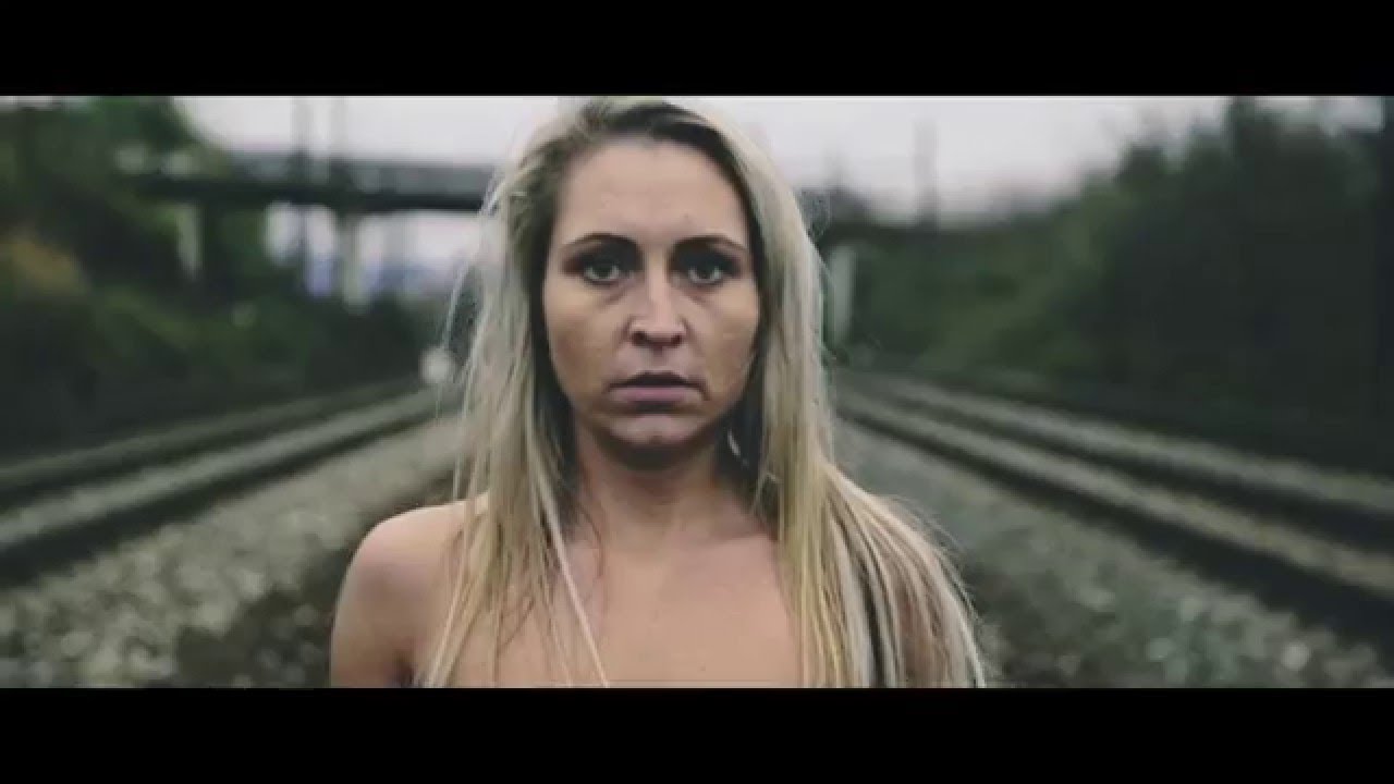Смотреть «VLADIS - Kalašnikov (prod.LexiBanks,LittleBeat,Tomax Gabris,Branislav Jurnecka) OFFICIAL VIDEO» на YouTube