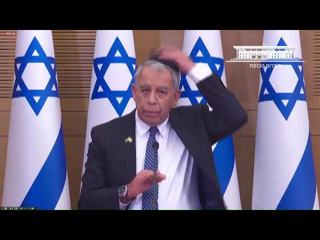 צפו: יו''ר הכנסת מניח ומוריד כיפה מול הנשיא האוקראיני