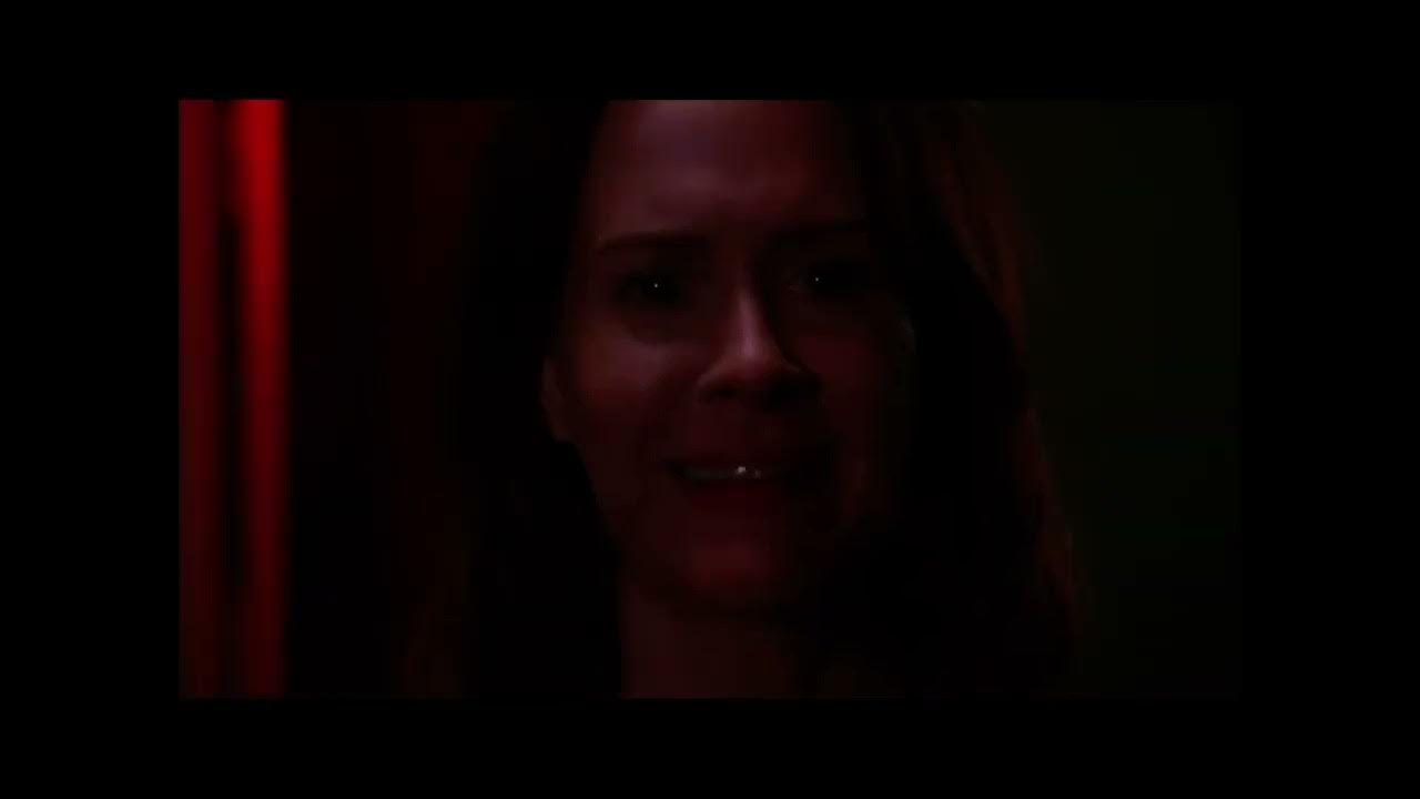 The killer is escaping help me - YouTube - Sarah Paulson Help Me The Killer Is Escaping