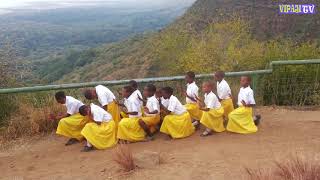 FURAHIA MUZIKI WA WATOTO WA QARU