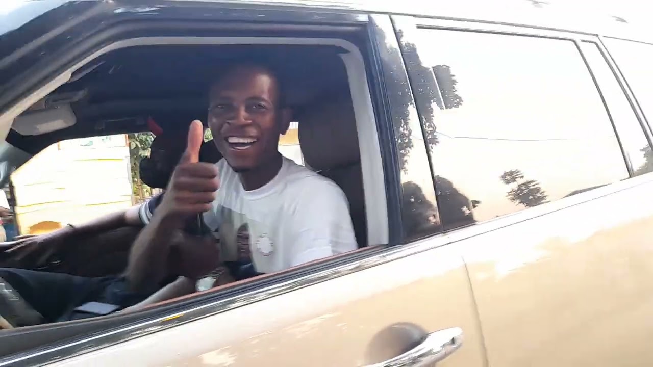 Campagne Électorale à Gamboma : Arrivée du Député ,candidat  ,le ministre Hugues Ngouelondele.