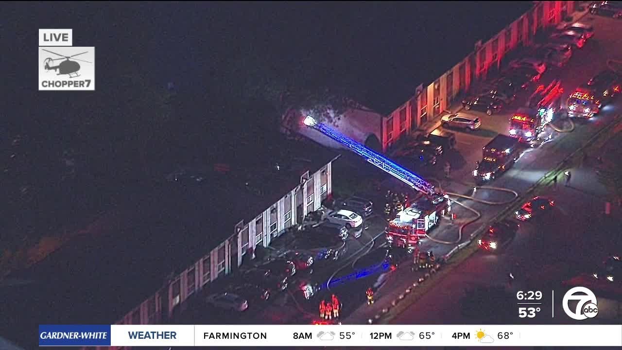 Crews battle large fire at apartment complex in Westland - YouTube